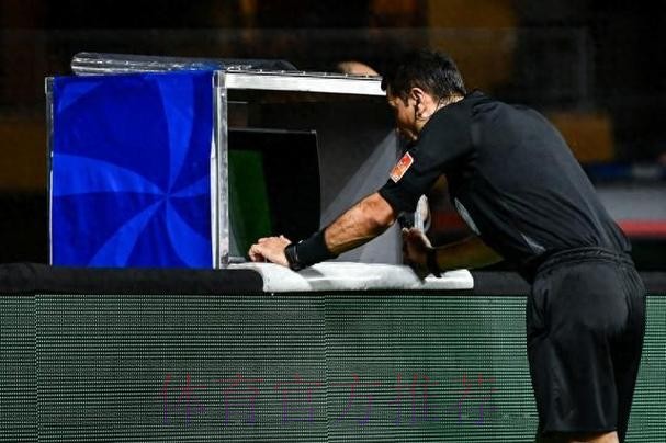 中国足协打造视频助理裁判（VAR）团队 为2018赛季全面推行新技术做准备